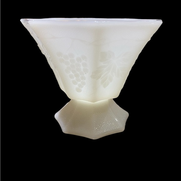 Vintage Fire King Anchor Hocking Milk Glass 'Grapes',  8-panel pedestal dish - Picture 1 of 7